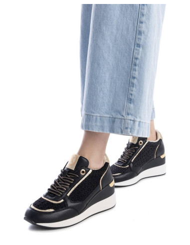 Zapatilla mujer textil estilo crochet con plantilla extraíble cordones - XTI 143930 - negro