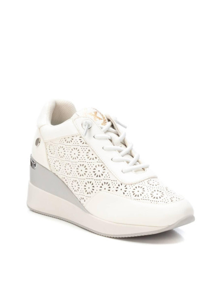 Zapatilla mujer cuña troquelada  - XTI 143776 - blanco