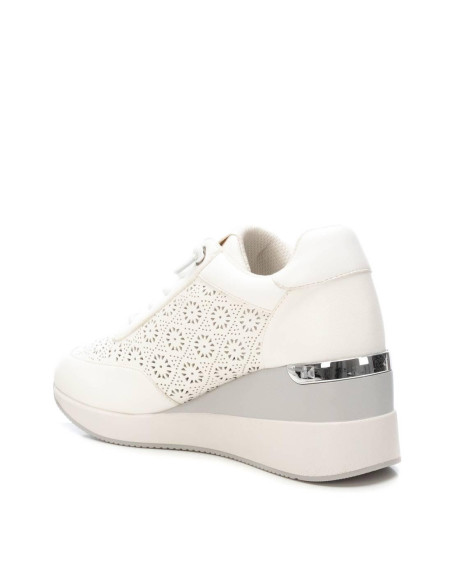 Zapatilla mujer cuña troquelada  - XTI 143776 - blanco