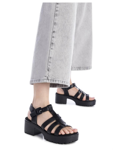 Sandalia de mujer, cangrejera con cierre hebilla - REFRESH 172712 - negro
