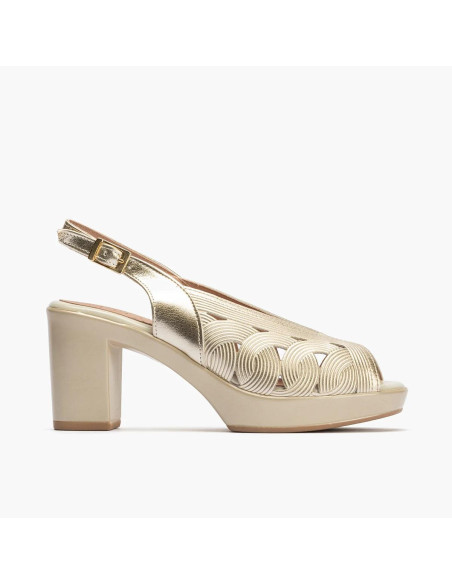 Sandalia plataforma con hebilla en piel laminada - PITILLOS 20122 - oro