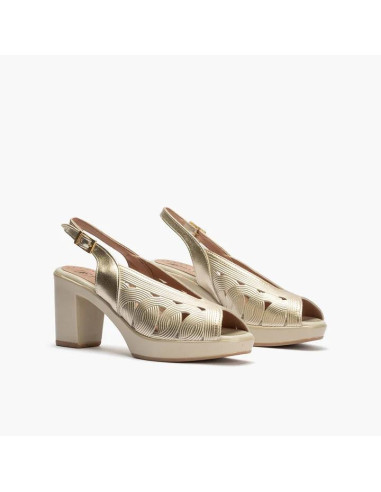Sandalia plataforma con hebilla en piel laminada - PITILLOS 20122 - oro