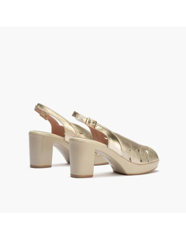 Sandalia plataforma con hebilla en piel laminada - PITILLOS 20122 - oro