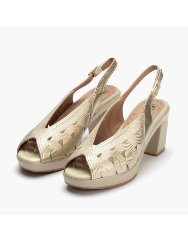 Sandalia plataforma con hebilla en piel laminada - PITILLOS 20122 - oro