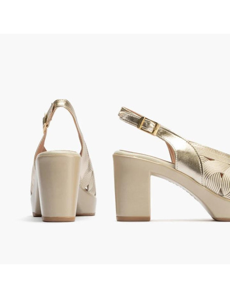 Sandalia plataforma con hebilla en piel laminada - PITILLOS 20122 - oro