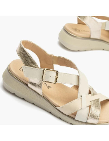 Sandalia tiras cruzadas con hebilla en laminado- PITILLOS 20111 - oro