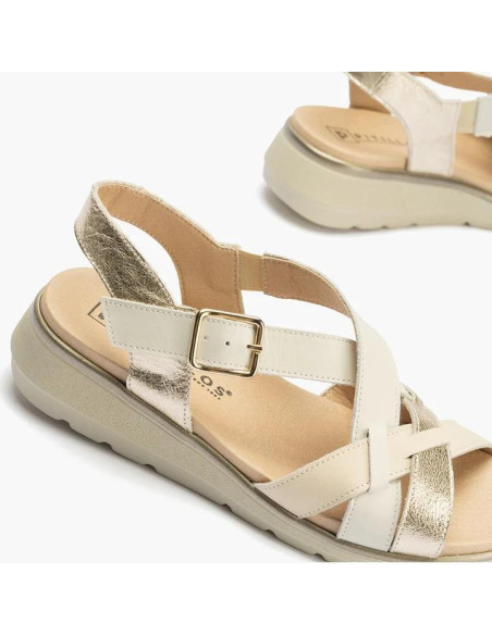 Sandalia tiras cruzadas con hebilla en laminado- PITILLOS 20111 - oro