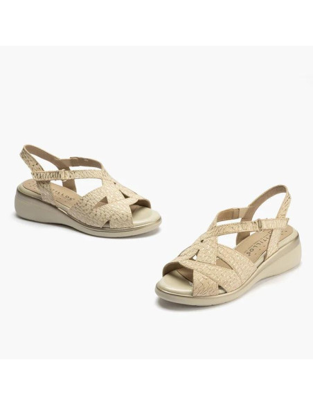 Sandalia asimétrica con velcro en piel grabada fantasía - PITILLOS 10341- oro