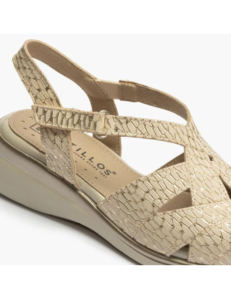 Sandalia asimétrica con velcro en piel grabada fantasía - PITILLOS 10341- oro