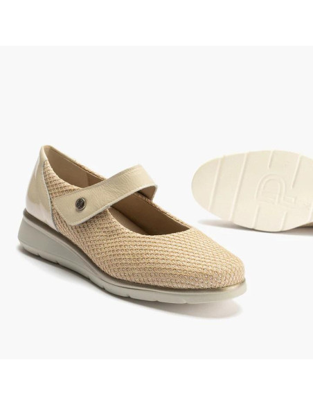Mercedes mujer con velcro en rejilla y piel charol - PITILLOS 10331 - crema